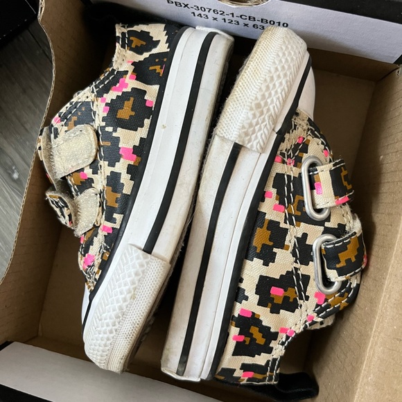 Toddler cheetah converse 3c - Picture 1 of 5